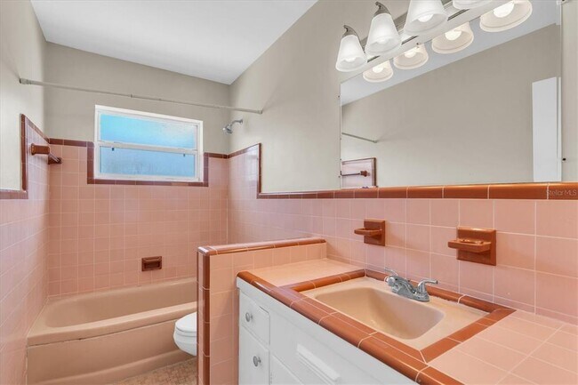 Building Photo - 333 72nd Ave