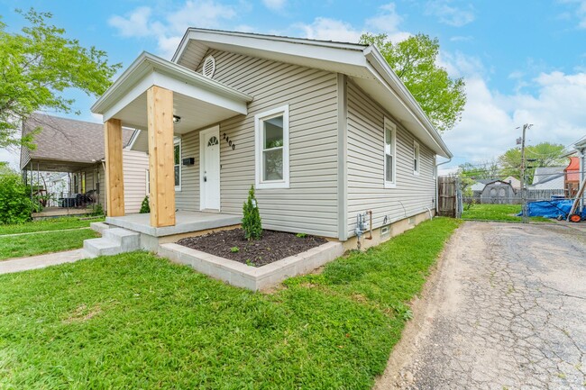 Building Photo - Completely redone 2 bedroom with 2 car garage