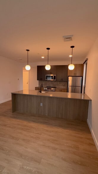 Building Photo - 198 Gardner St