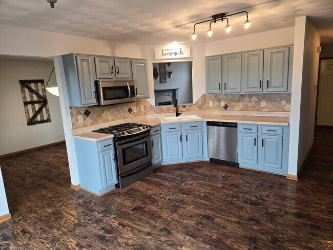 Building Photo - 535 Westfield Dr