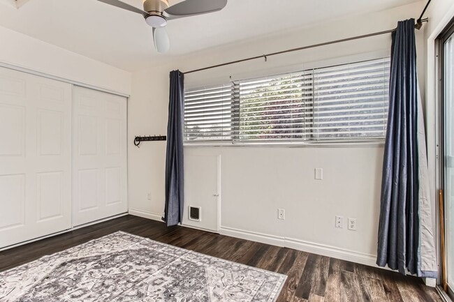 Building Photo - Beautifully Updated 2 Bedroom, 1.5 Bathroom Townhome-Style Condo in Tanasbrook, Near Tanasbourne!