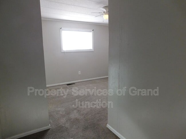 Building Photo - 2954 1/2 Cedar Place