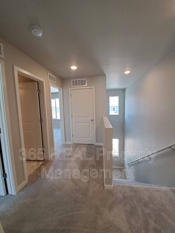 Building Photo - 701 Applegate Trail