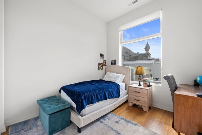 Building Photo - 1728 W Division St