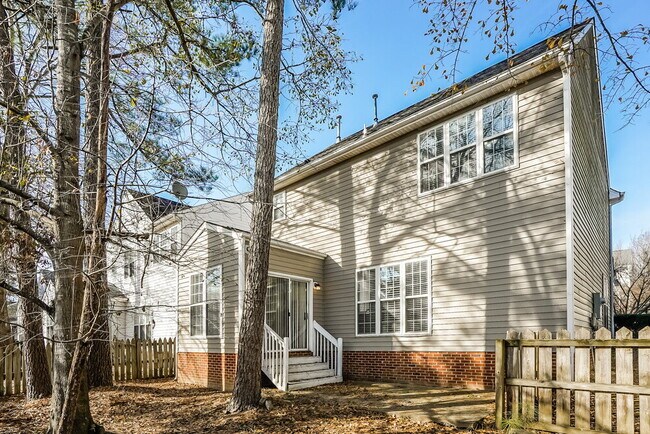 Building Photo - 1940 Shadow Glen Dr