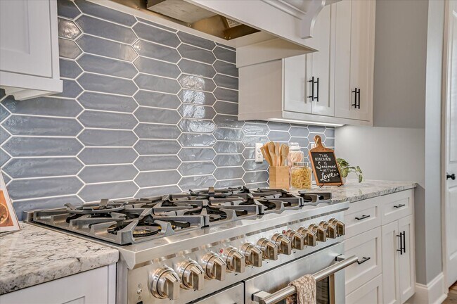 Building Photo - 3067 Rosewood Dr