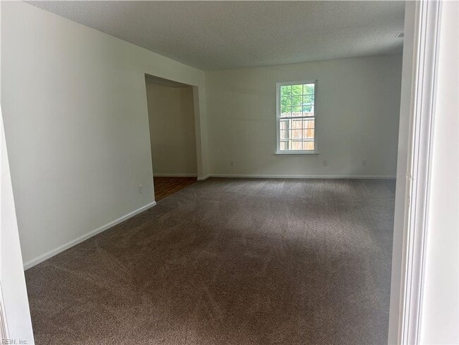 Building Photo - Beautiful 3 Bedroom 2.5 Bathroom Home in Lynnhaven