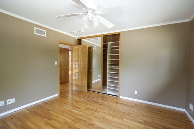 Building Photo - 4831 Canoga Ave