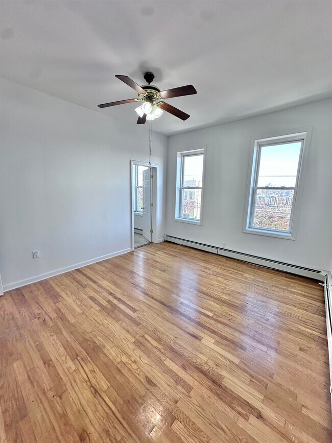 Building Photo - 809 Palisade Ave