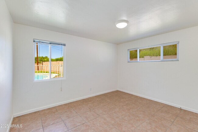 Building Photo - 4808 N 29th Pl