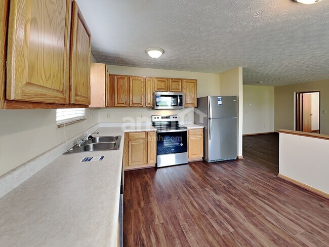 Building Photo - 461 Dover Pond Dr