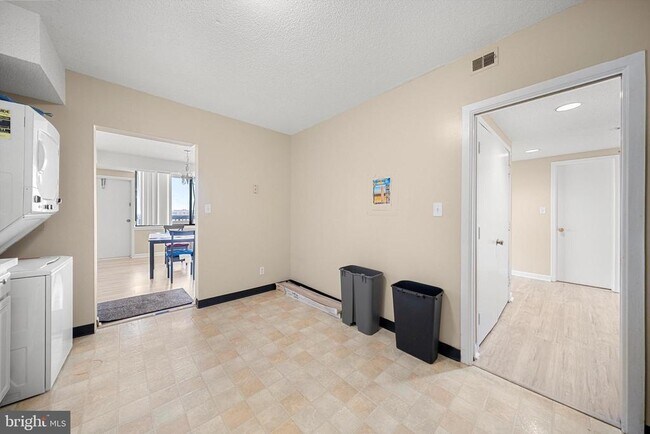 Building Photo - 3709 S George Mason Dr