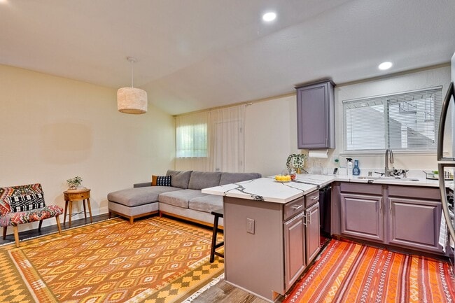 Building Photo - ADU One Bedroom Unit Available with Privat...