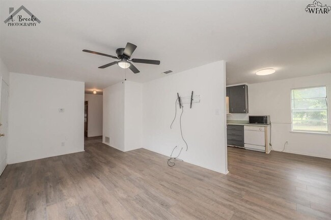 Building Photo - 5017 Kingston Dr