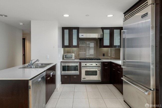 Primary Photo - 333 1st St
