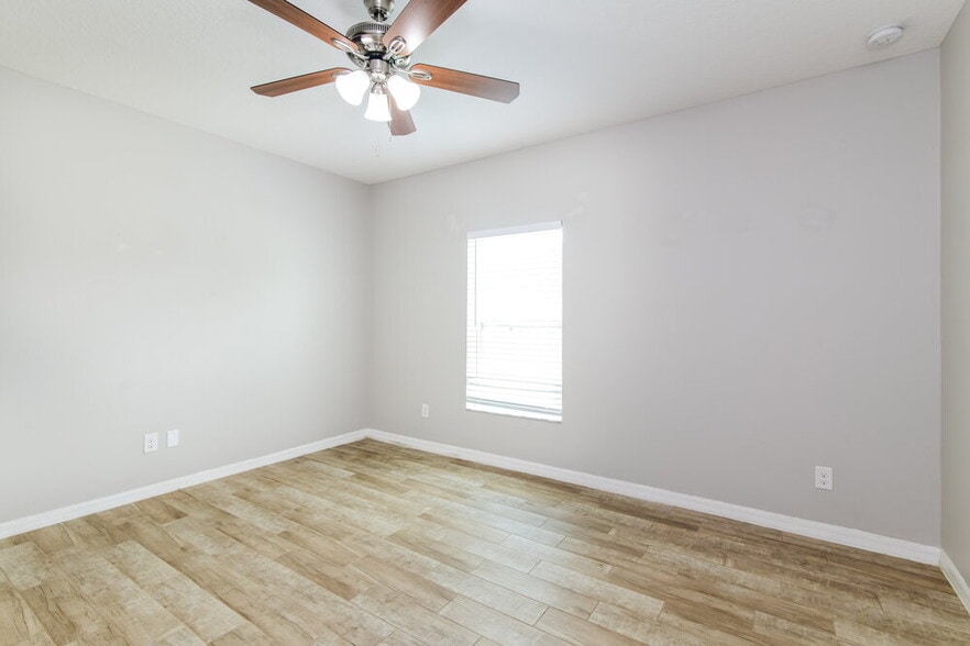 Building Photo - 346 Vitoria Rd