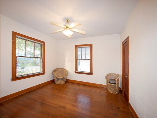 Building Photo - 5111 Ave Q 1/2