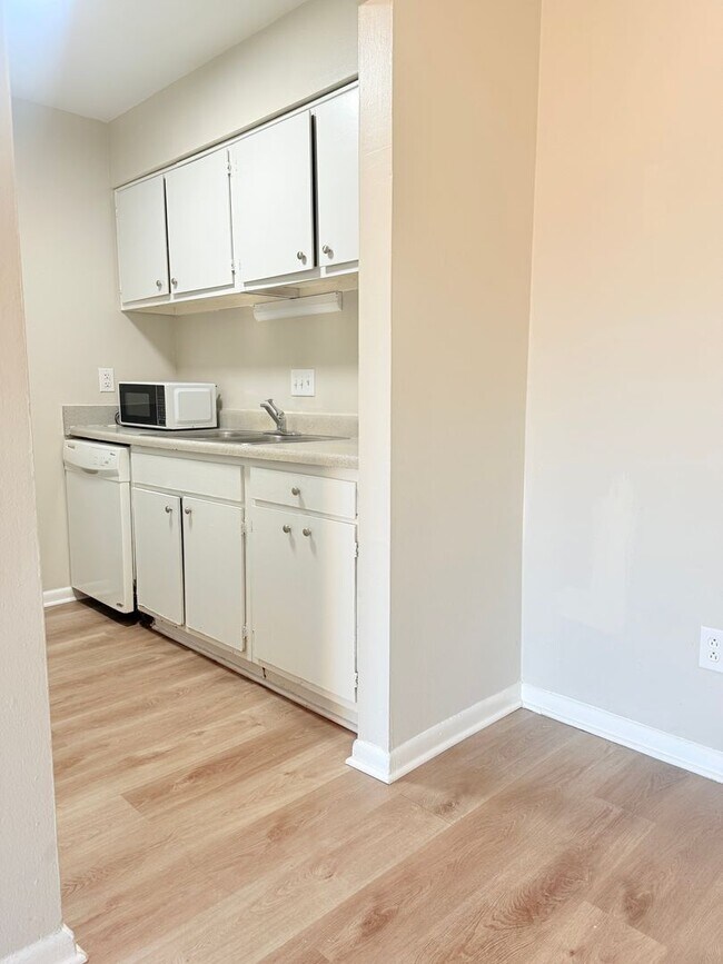 Building Photo - 330 Orchard Trace Ln