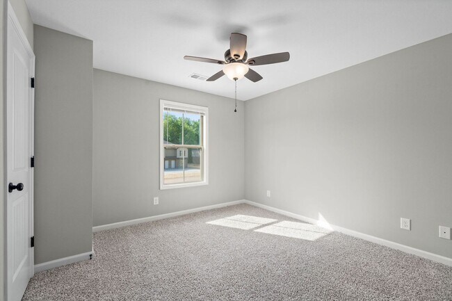 Building Photo - 260 Smithson Ln