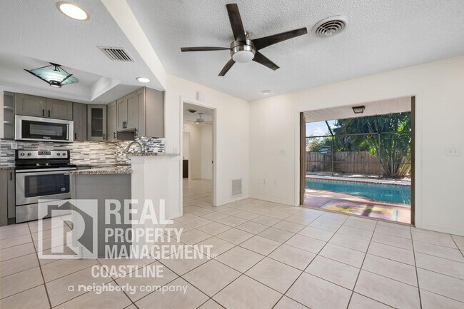 Building Photo - Welcome to Your Venice Oasis!