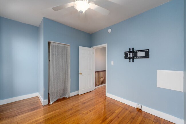 Building Photo - 3-Bedroom, 2-Bathroom in Brewers Hill