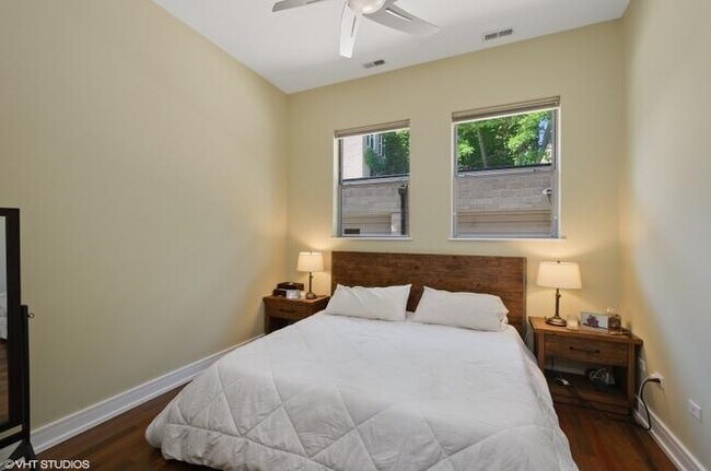 Building Photo - 902 N Elston Ave