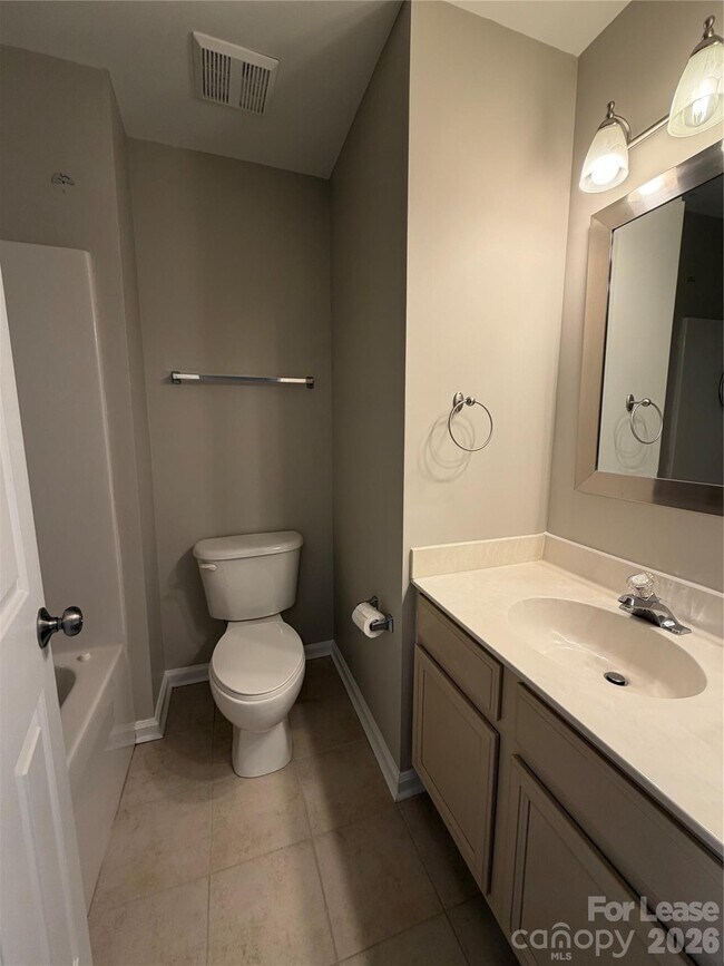 Building Photo - 13812 Hill St