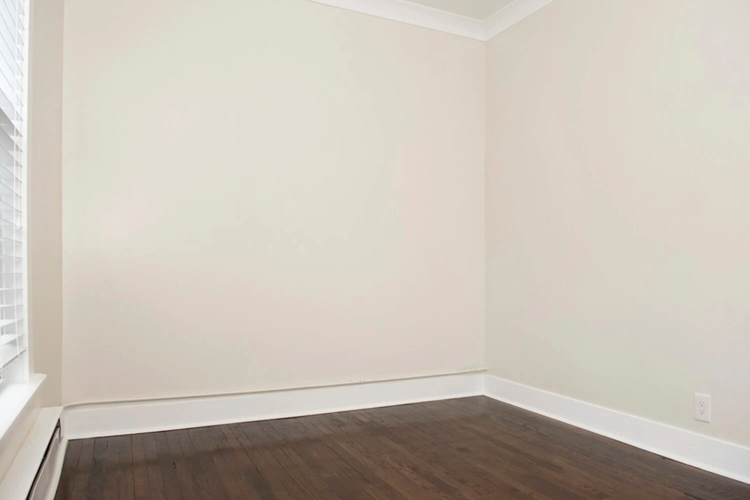 Building Photo - 730 W Roscoe St