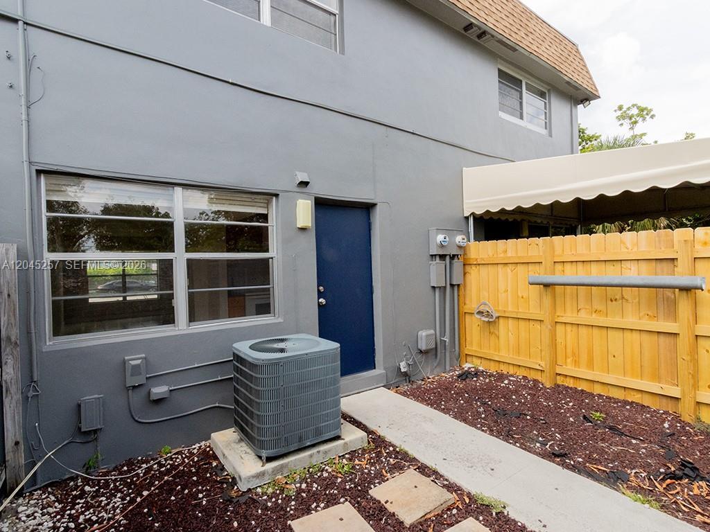 Building Photo - 4648 NW 9th Dr