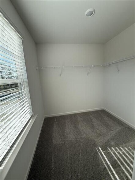 Building Photo - 180 Milledge Cmns Dr NE