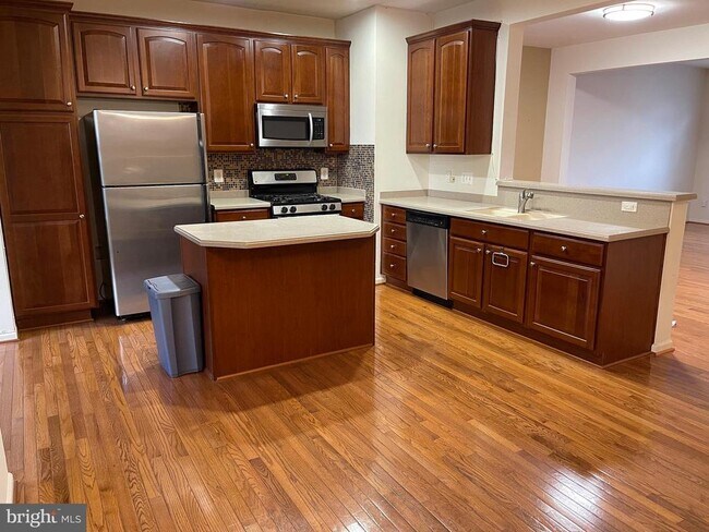 Building Photo - 4638 Odessa Dr