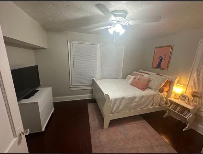 Building Photo - Charming 1/1 Home Just Minutes from Campus