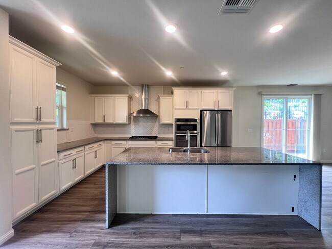 Building Photo - STUNNING 4BD/2.5BA TOWNHOUSE IN WALNUT CREEK!!!