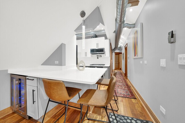 Building Photo - 1226 S 60th Ct