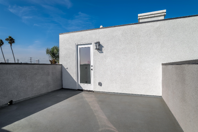 Building Photo - 4656 Lomita St