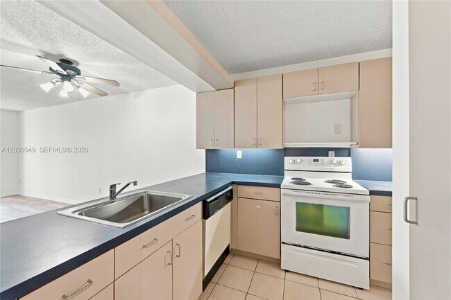 Building Photo - 6800 Cypress Rd