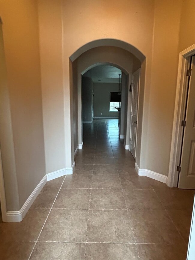 Building Photo - 2656 Cherry Tree Dr