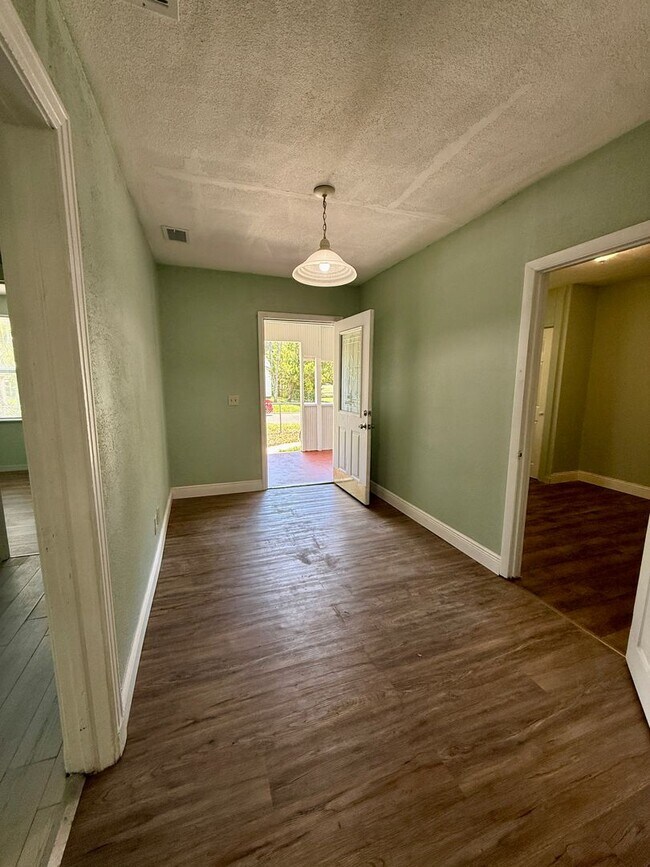 Building Photo - Great and Affordable 4 Bedroom 2 Bathroom House for Rent