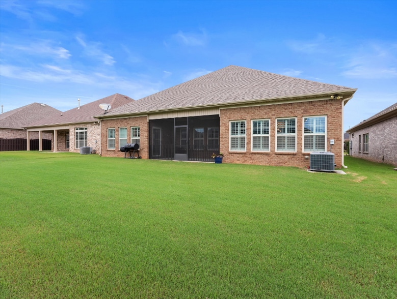 Building Photo - 112 Summer Walk Ln