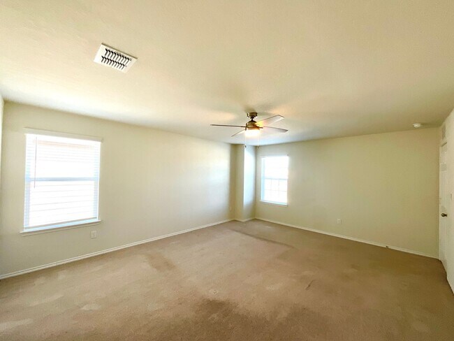 Building Photo - **APPLICATION RECEIVED** AVAILABLE NOW- Energy-Efficient 4/3 Home with Solar Panels & Pool Access!