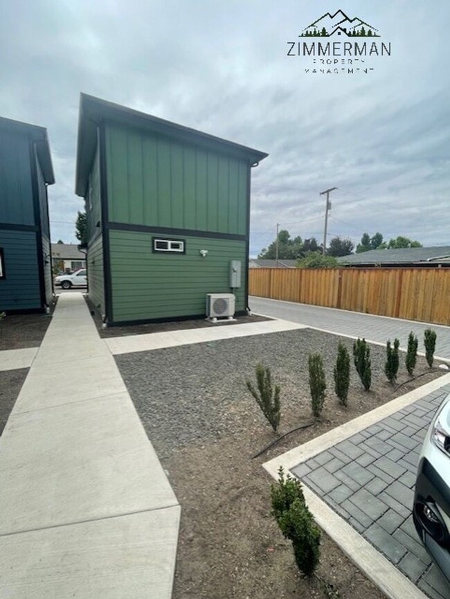 Building Photo - Modern 2 Bedroom Home in the Heart of Springfield!