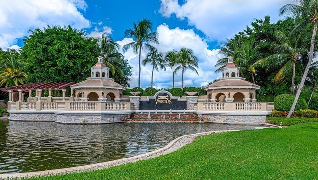 Building Photo - 10513 Versailles Blvd