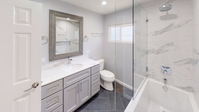 Building Photo - 5321 E Falls View Dr