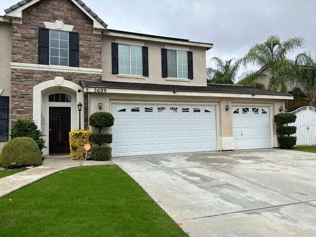 Building Photo - Stunning 4-bedroom, 3 bathroom home located in the westside of Bakersfield this spacious house of...