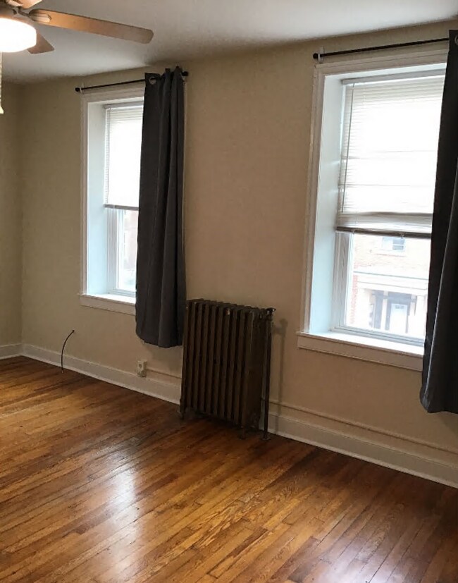 Building Photo - Perfect for college students, but great for others too!