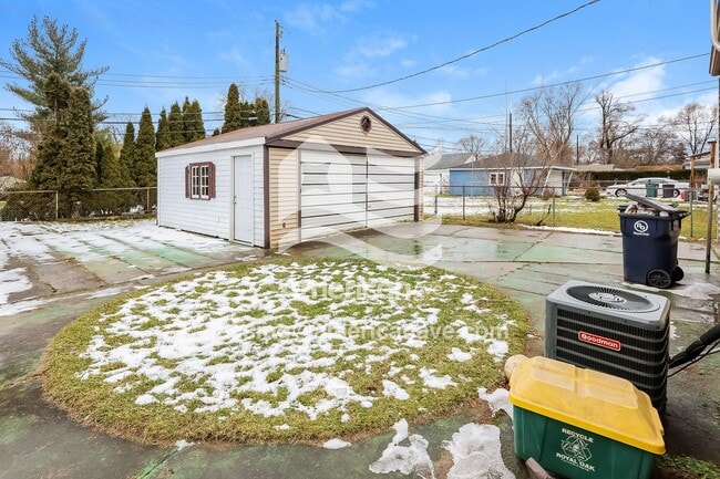 Building Photo - 312 De Villen Ave
