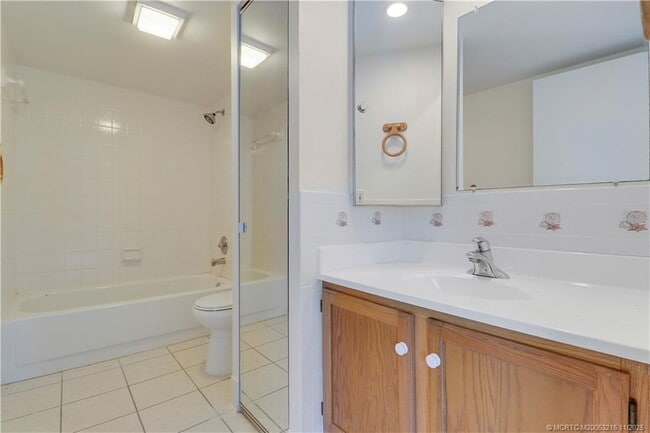 Building Photo - 5662 SE Windsong Ln