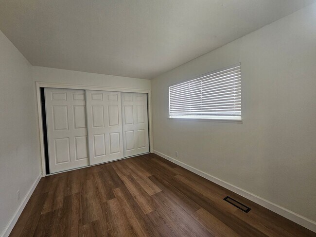Building Photo - 967 Kern St