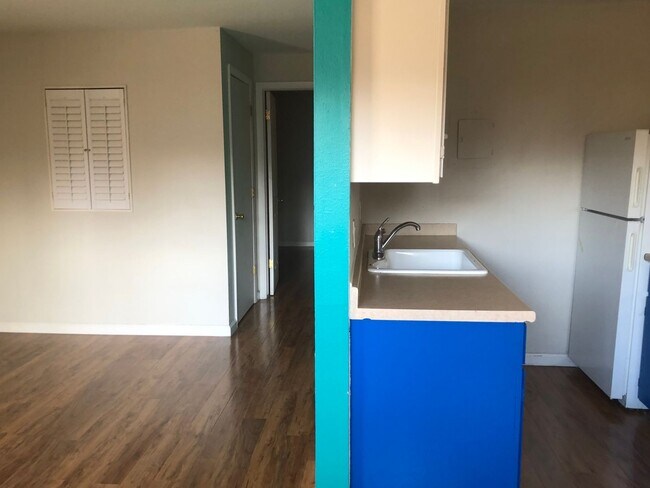 Building Photo - One Bedroom Main Level Condo for Rent Near CU