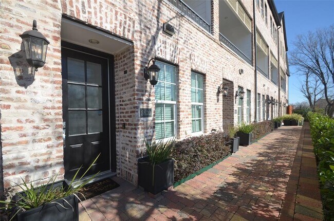 Building Photo - 8620 Emnora Ln